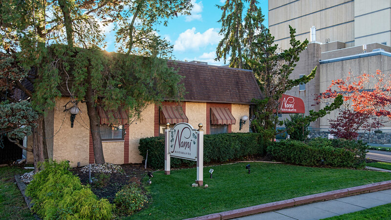 Outside view of restaurant with sign that says Nanni